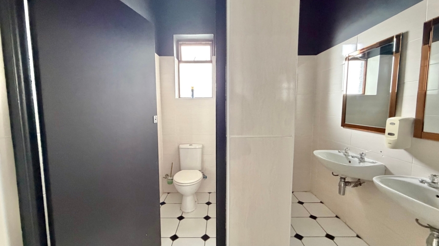 To Let Commercial Property for Rent in Somerset West Western Cape